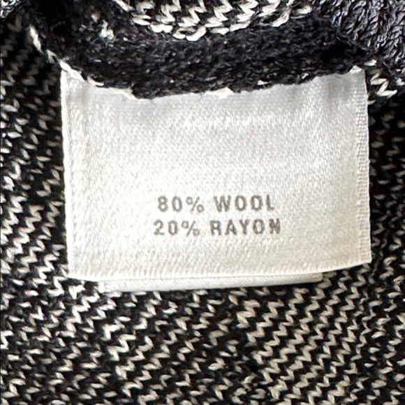 ST. JOHN SPORT Swirl Pattern Scoop Neck Sleeveless Top‎ Knit Tank Size Small - Picture 6 of 8